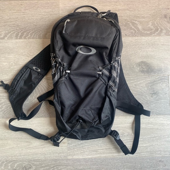 Oakley Other - Oakley trail pack back pack